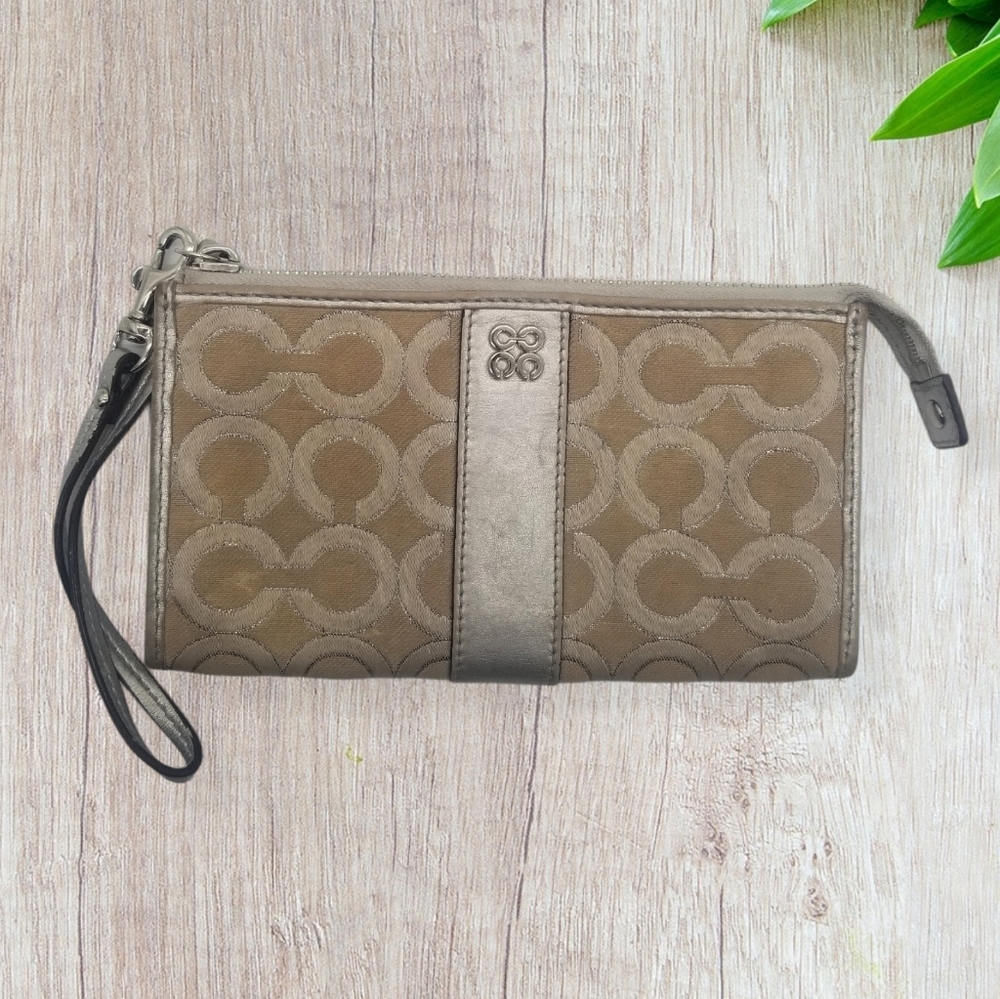 👛 Coach Signature wallet wristlet